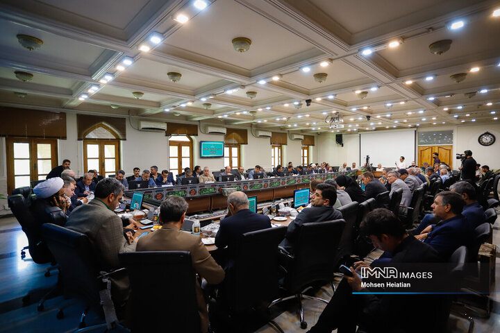 نشست وزیر جهاد کشاورزی با جمعی از کشاورزان استان اصفهان