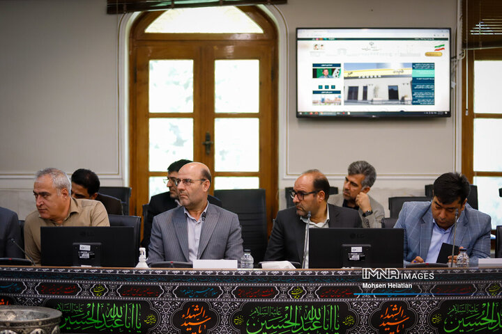 نشست وزیر جهاد کشاورزی با جمعی از کشاورزان استان اصفهان