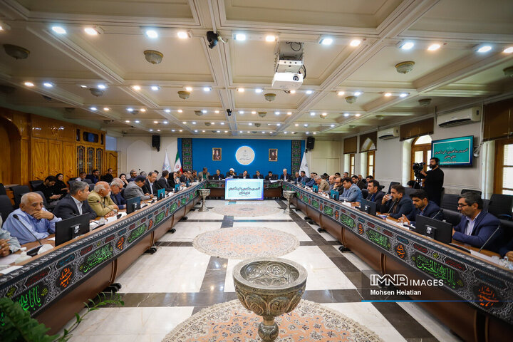 نشست وزیر جهاد کشاورزی با جمعی از کشاورزان استان اصفهان