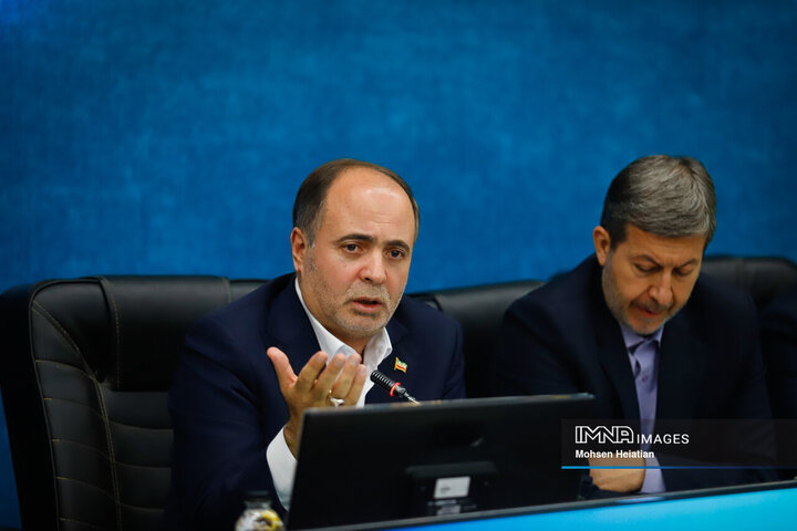 نشست وزیر جهاد کشاورزی با جمعی از کشاورزان استان اصفهان