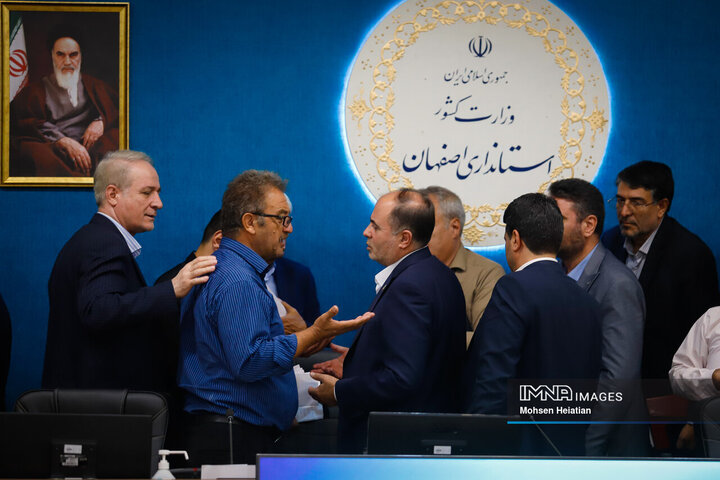 نشست وزیر جهاد کشاورزی با جمعی از کشاورزان استان اصفهان