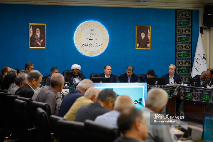 نشست وزیر جهاد کشاورزی با جمعی از کشاورزان استان اصفهان