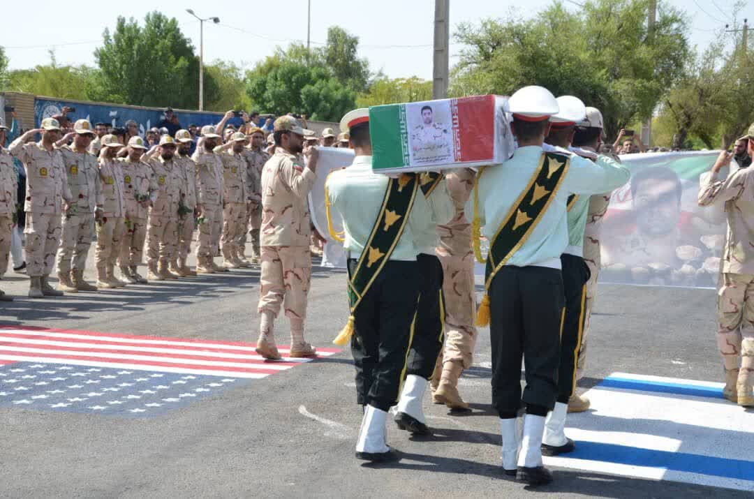 پیکر مطهر مرزبان شهید سجاد ادیب در گلزار شهدای اندیمشک تشییع شد