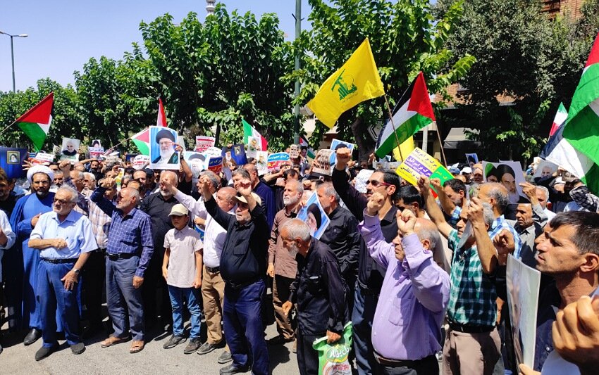 حضور گسترده نمازگزاران اصفهانی در جمعه‌های خشم و نصر