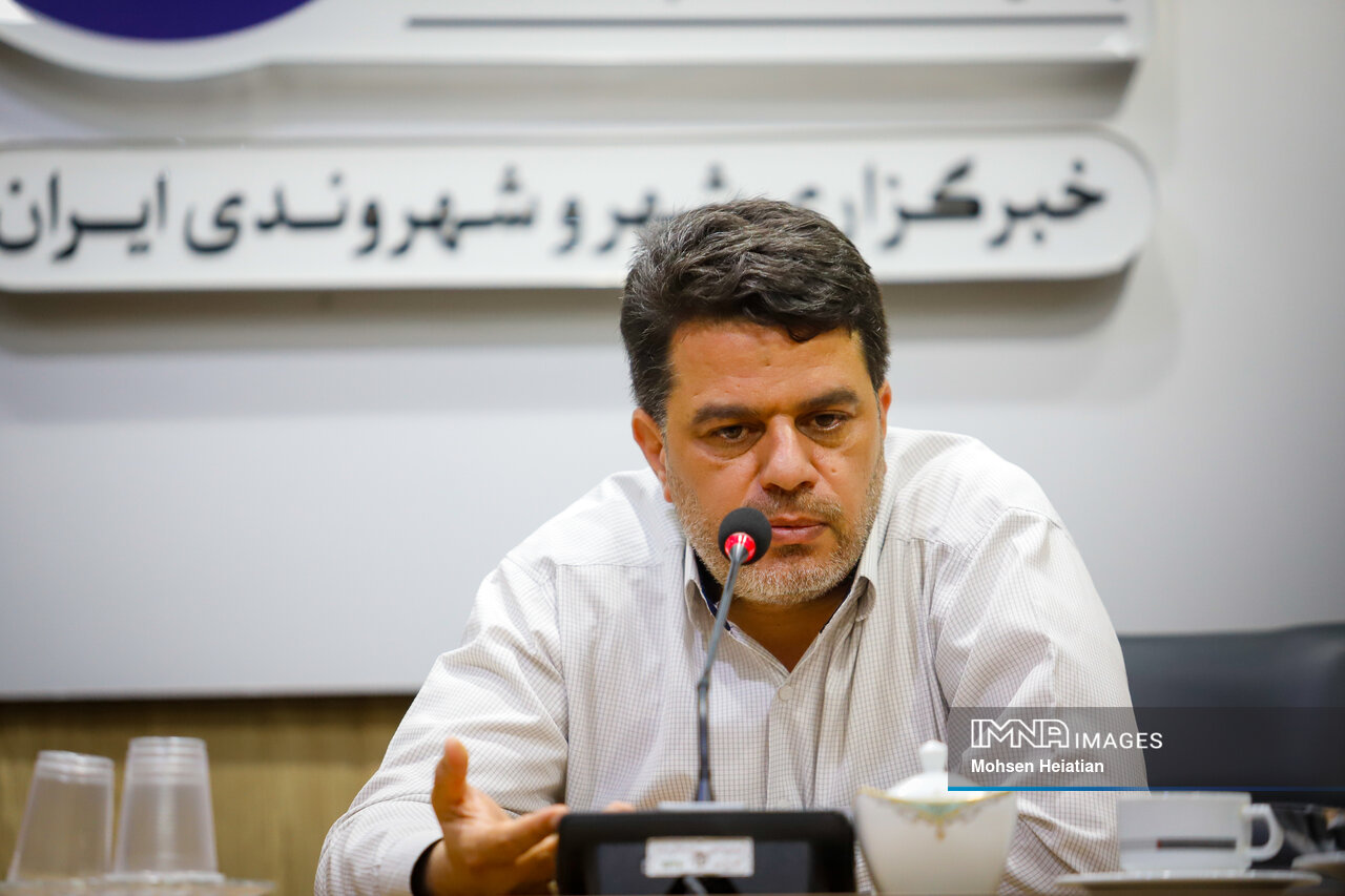 اصفهان در محاصره زمین