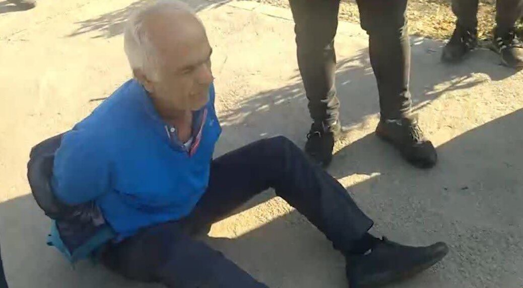 تصاویری از لحظه دستگیری بهروز احسانی به همراه تجهیزات انفجاری