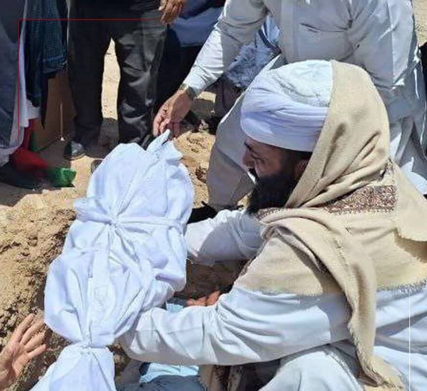 خاکسپاری پیکر شهید نوزاد در زاهدان + عکس