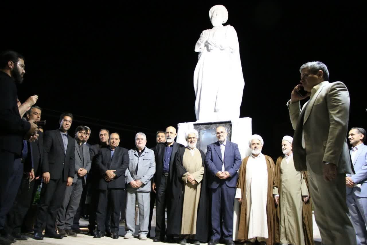 از تندیس امام جمعه فقید کرمان رونمایی شد