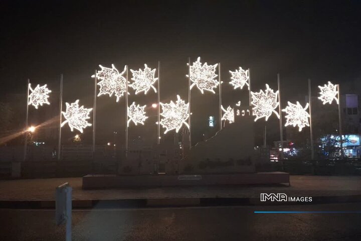 نورپردازی میدان شهید مانیان و خیابان بهشت انجام شد