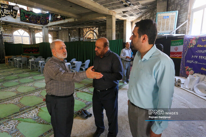 بازدید کمیسیون فرهنگی، اجتماعی و ورزشی شورای شهر از روند ساخت چشمه های نورانی در مناطق شهرداری اصفهان