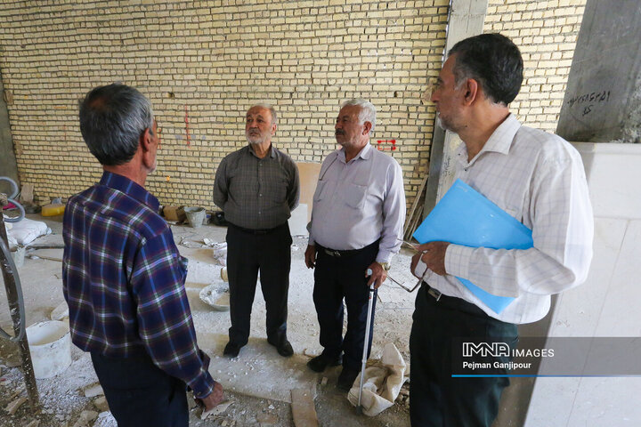 بازدید کمیسیون فرهنگی، اجتماعی و ورزشی شورای شهر از روند ساخت چشمه های نورانی در مناطق شهرداری اصفهان