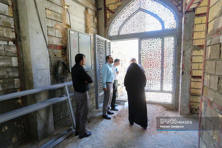 بازدید کمیسیون فرهنگی، اجتماعی و ورزشی شورای شهر از روند ساخت چشمه های نورانی در مناطق شهرداری اصفهان