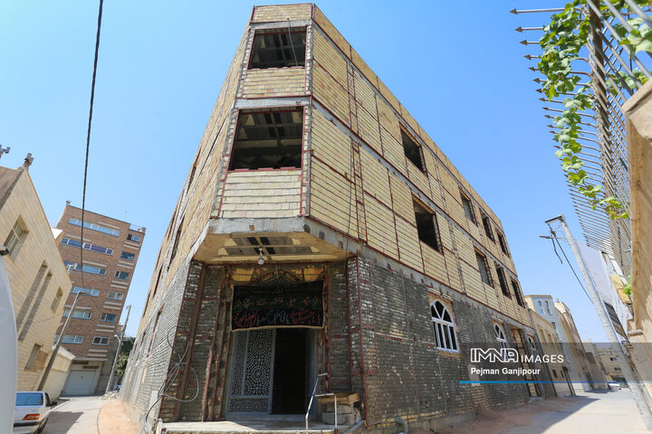 بازدید کمیسیون فرهنگی، اجتماعی و ورزشی شورای شهر از روند ساخت چشمه های نورانی در مناطق شهرداری اصفهان