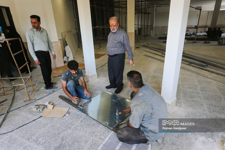 بازدید کمیسیون فرهنگی، اجتماعی و ورزشی شورای شهر از روند ساخت چشمه های نورانی در مناطق شهرداری اصفهان