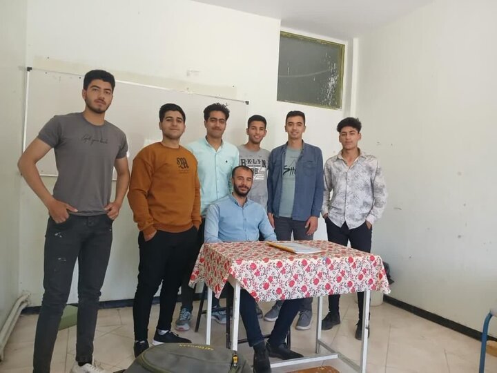 نجات معجزهآسای دانشآموز با فداکاری معلم