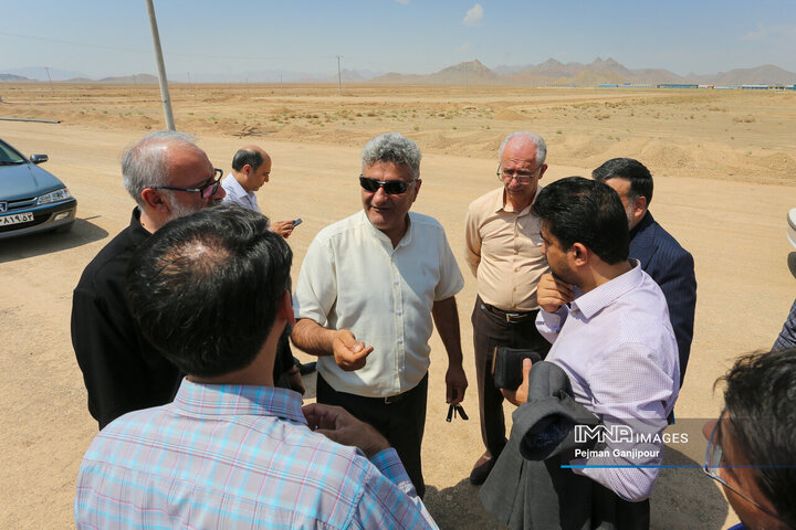 بازدید مسئولان شهری از مراحل پیشرفت پروژه مجتمع صنفی ریخته‌گران در شهرک صنعتی بزرگ اصفهان