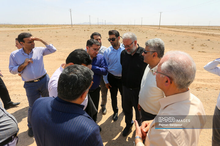 بازدید مسئولان شهری از مراحل پیشرفت پروژه مجتمع صنفی ریخته‌گران در شهرک صنعتی بزرگ اصفهان