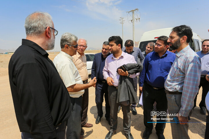 بازدید مسئولان شهری از مراحل پیشرفت پروژه مجتمع صنفی ریخته‌گران در شهرک صنعتی بزرگ اصفهان