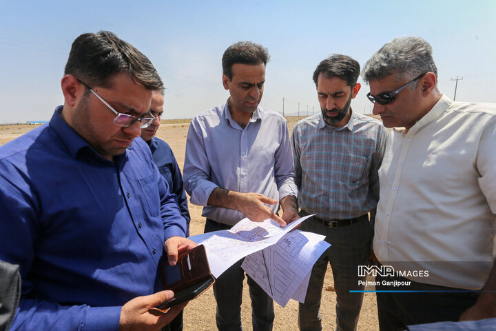 بازدید مسئولان شهری از مراحل پیشرفت پروژه مجتمع صنفی ریخته‌گران در شهرک صنعتی بزرگ اصفهان