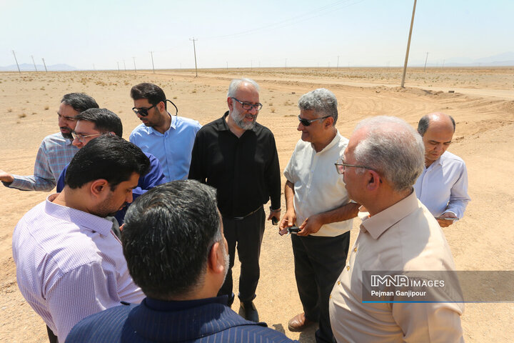 بازدید مسئولان شهری از مراحل پیشرفت پروژه مجتمع صنفی ریخته‌گران در شهرک صنعتی بزرگ اصفهان