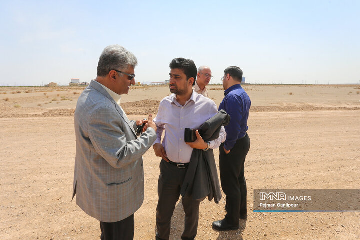 بازدید مسئولان شهری از مراحل پیشرفت پروژه مجتمع صنفی ریخته‌گران در شهرک صنعتی بزرگ اصفهان