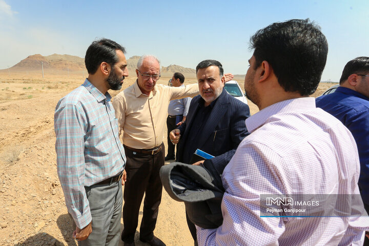 بازدید مسئولان شهری از مراحل پیشرفت پروژه مجتمع صنفی ریخته‌گران در شهرک صنعتی بزرگ اصفهان