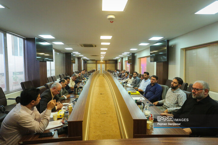 بازدید مسئولان شهری از مراحل پیشرفت پروژه مجتمع صنفی ریخته‌گران در شهرک صنعتی بزرگ اصفهان