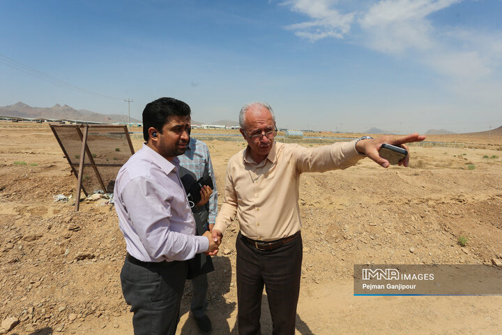 بازدید مسئولان شهری از مراحل پیشرفت پروژه مجتمع صنفی ریخته‌گران در شهرک صنعتی بزرگ اصفهان