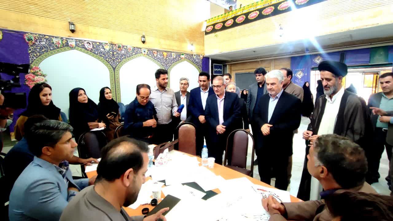 نمایشگاه هنر مقاومت در یاسوج افتتاح شد+ عکس