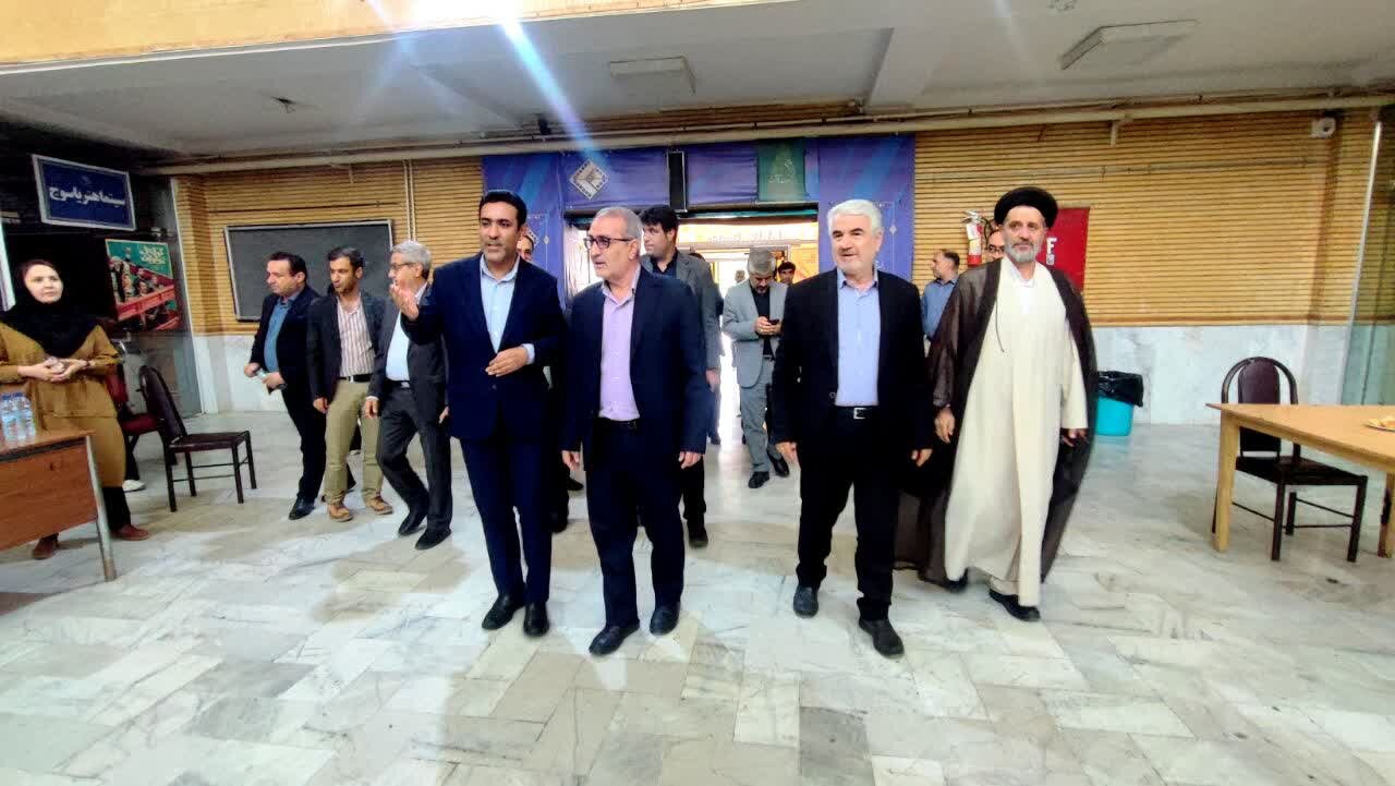 نمایشگاه هنر مقاومت در یاسوج افتتاح شد+ عکس