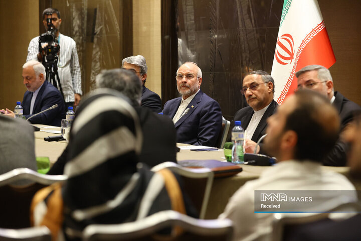 نشست صمیمی رئیس مجلس با ایرانیان خارج از کشور در ژنو