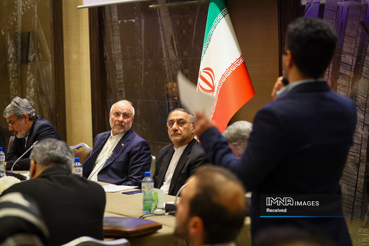 نشست صمیمی رئیس مجلس با ایرانیان خارج از کشور در ژنو