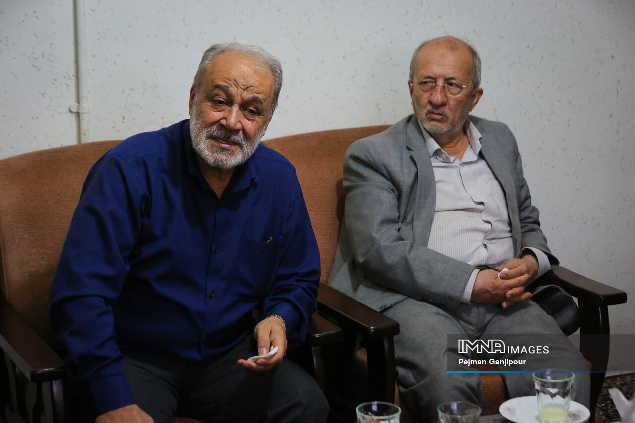 ۹۰۰ شهید، ۹۰۰ چراغ هدایت؛ ادای دین مسئولان به خانواده شهدای منطقه ۹ اصفهان