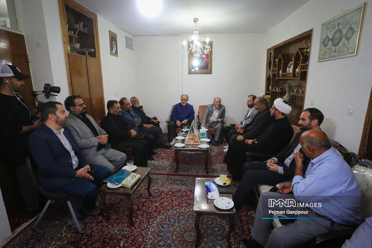 ۹۰۰ شهید، ۹۰۰ چراغ هدایت؛ ادای دین مسئولان به خانواده شهدای منطقه ۹ اصفهان