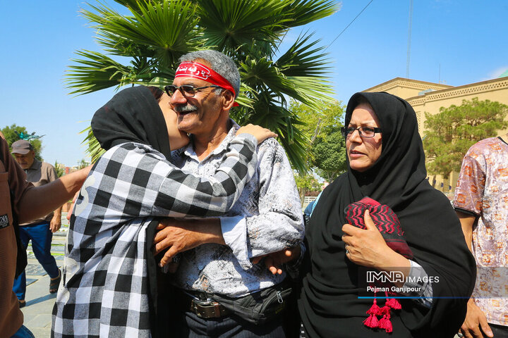 آیین بدرقه خادمان شهرداری اصفهان در اربعین حسینی به کربلا