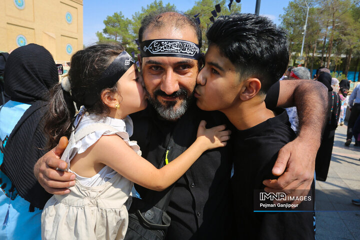 آیین بدرقه خادمان شهرداری اصفهان در اربعین حسینی به کربلا