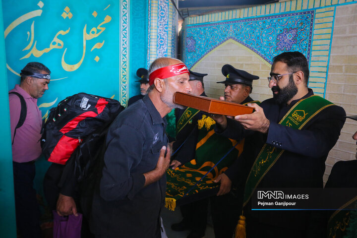 آیین بدرقه خادمان شهرداری اصفهان در اربعین حسینی به کربلا