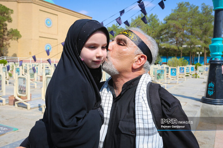 آیین بدرقه خادمان شهرداری اصفهان در اربعین حسینی به کربلا