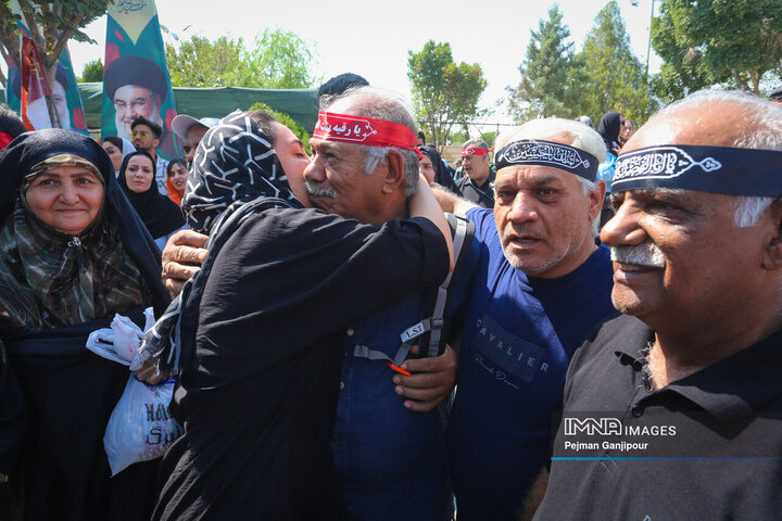 آیین بدرقه خادمان شهرداری اصفهان در اربعین حسینی به کربلا