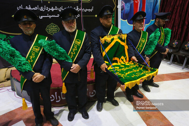 آیین بدرقه خادمان شهرداری اصفهان در اربعین حسینی به کربلا