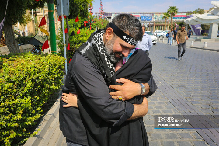 آیین بدرقه خادمان شهرداری اصفهان در اربعین حسینی به کربلا