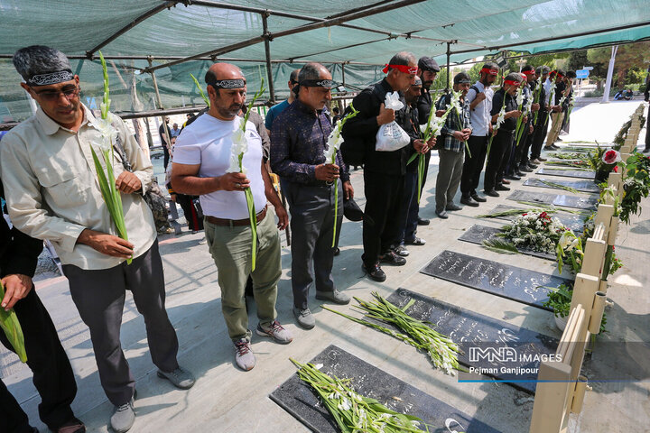 آیین بدرقه خادمان شهرداری اصفهان در اربعین حسینی به کربلا