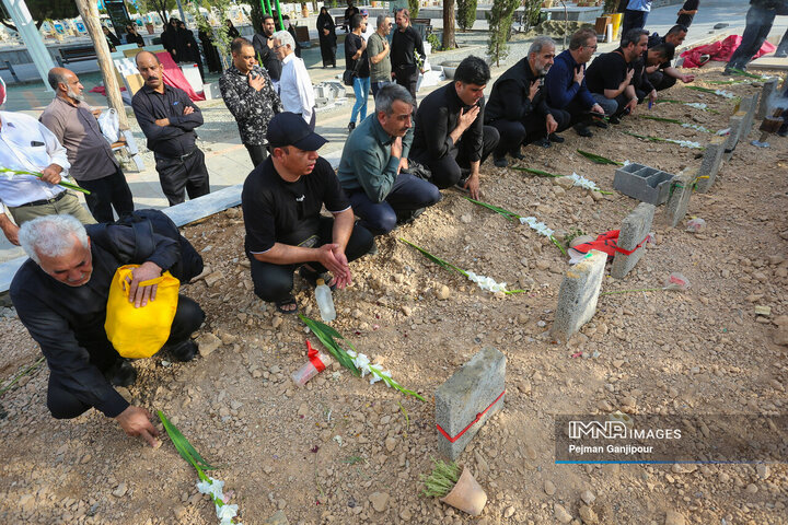 آیین بدرقه خادمان شهرداری اصفهان در اربعین حسینی به کربلا