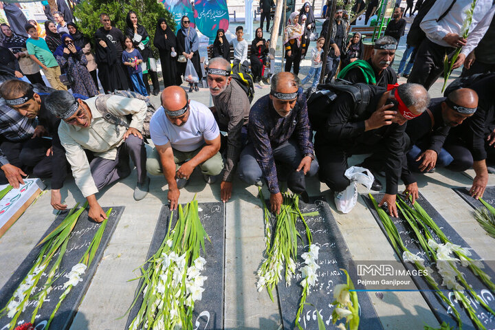 آیین بدرقه خادمان شهرداری اصفهان در اربعین حسینی به کربلا