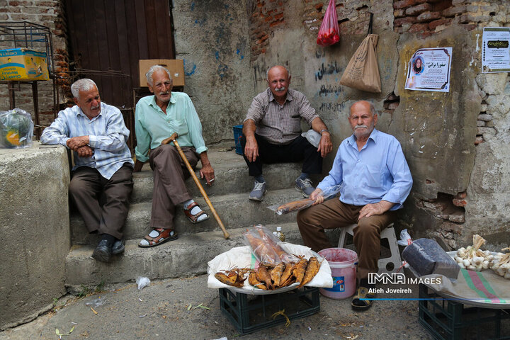 بازار ماهی فروشان لنگرود