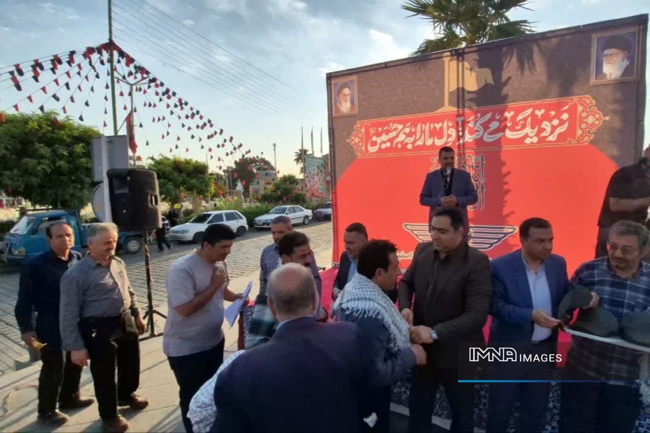 آئین بدرقه خادمان اربعین اتوبوسرانی اصفهان/ اعزام ۴۲ دستگاه اتوبوس به مرز مهران