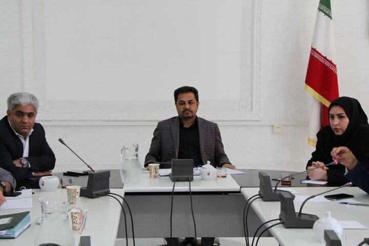 شهرداری سنندج پرداخت حقوق معوق کارکنان را در اولویت قرار دهد