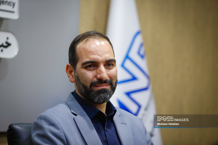 پیشرفت ۹۸ درصدی اجرای طرح فانوس‌های نورانی در منطقه ۹ اصفهان