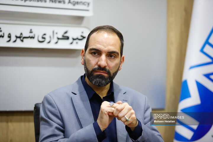 آغاز به‌کار عملیات احداث خط کلکتور آب فضای سبز شهر در منطقه ۹ اصفهان