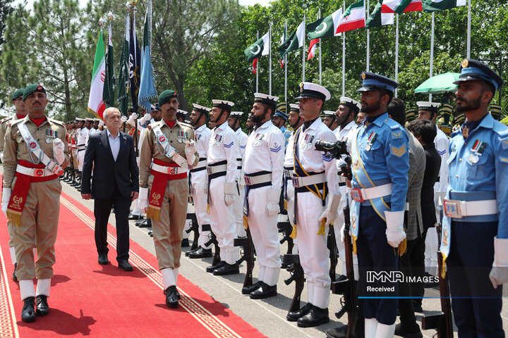 استقبال رسمی نخست وزیر پاکستان از دکتر پزشکیان